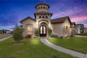 Luxurious Gated 3BR Oasis No chore Pet friendly